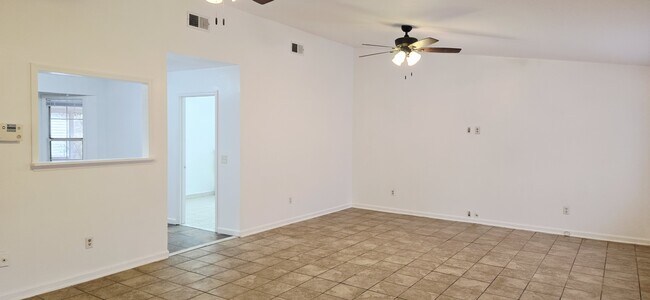 1087 Desert Shield St in Hinesville, GA - Building Photo - Building Photo