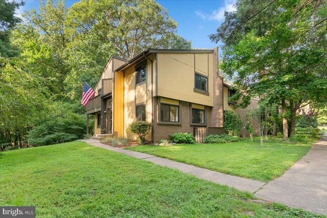 property at 2224 Glencourse Ln