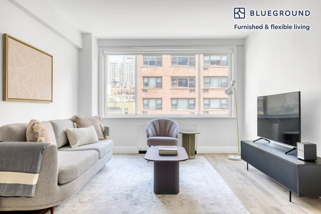 340 E 51st St in New York, NY - Building Photo