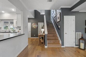 6010 Long Champ Ct in Austin, TX - Building Photo - Building Photo