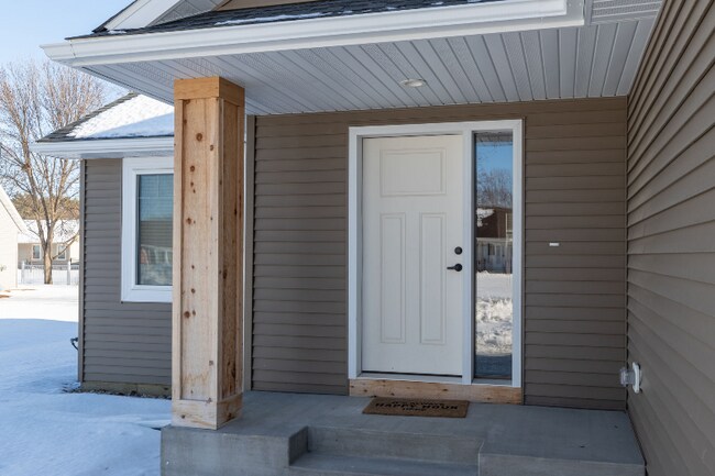 3427 Lakeridge Pl NW in Rochester, MN - Building Photo - Building Photo