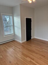 706 Beech St, Unit 2F in Manchester, NH - Foto de edificio - Building Photo