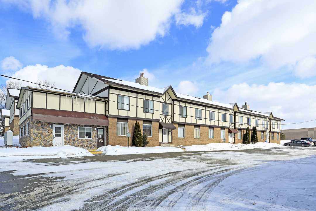 Alpine Village in White Lake, MI - Building Photo