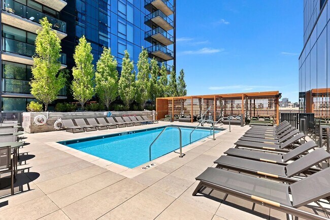 900 W Van Buren St, Unit A11 in Chicago, IL - Building Photo - Building Photo
