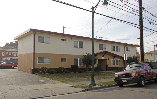 500 Buena Vista Ave in Alameda, CA - Building Photo - Building Photo