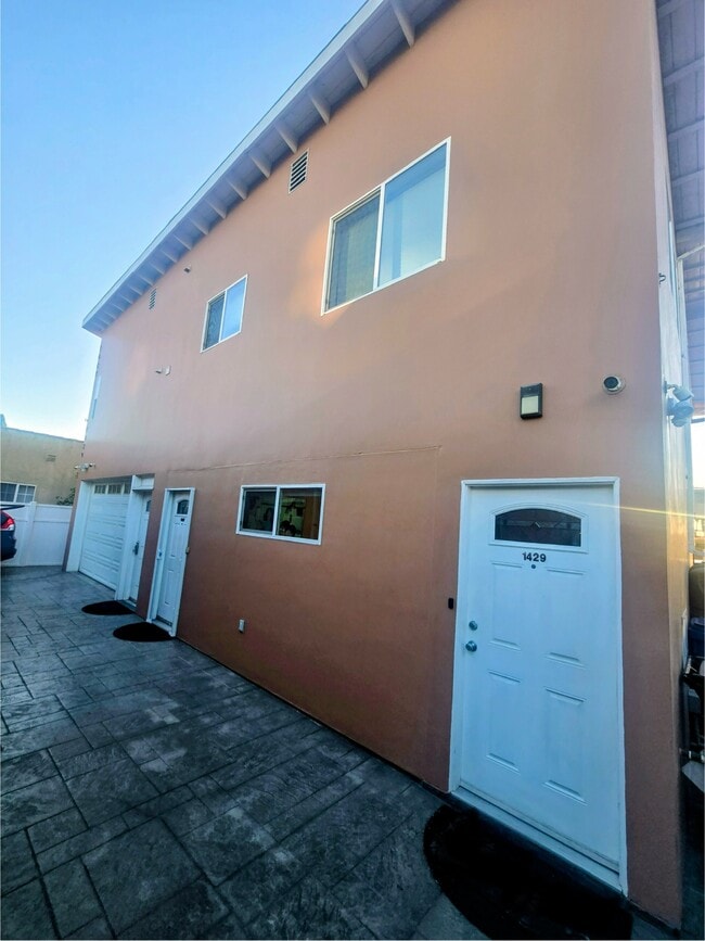 1429 S Sycamore Ave in Los Angeles, CA - Foto de edificio - Building Photo