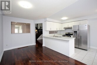 1203 Prestonwood Crescent in Mississauga, ON - Building Photo - Building Photo