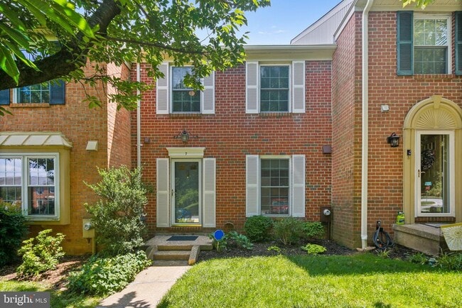 property at 7 Castlehill Ct