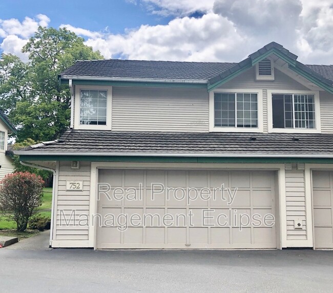 property at 752 122nd Ave NE