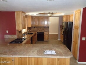 5736 Bulford Pl in Quartz Hill, CA - Building Photo - Building Photo