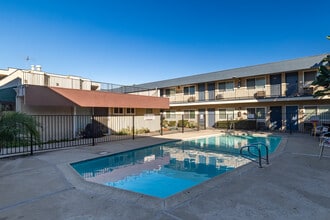 ARTESIA (Garden) in Long Beach, CA - Building Photo - Building Photo