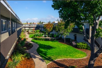 Garden Court Apartments in Alameda, CA - Building Photo - Building Photo