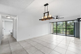 1501 Windorah Way, Unit G in Royal Palm Beach, FL - Building Photo - Building Photo