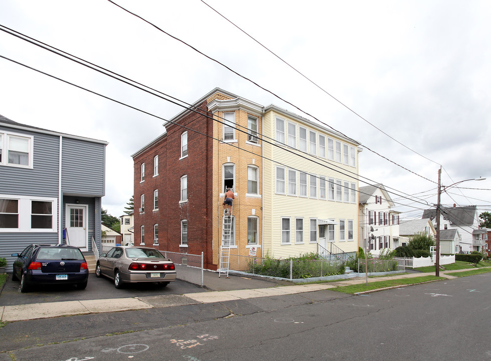 61 Smith St in New Britain, CT - Building Photo