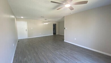 4160 Fruitville Rd in Sarasota, FL - Foto de edificio - Building Photo