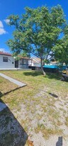 2211 Cleveland St in Hollywood, FL - Building Photo