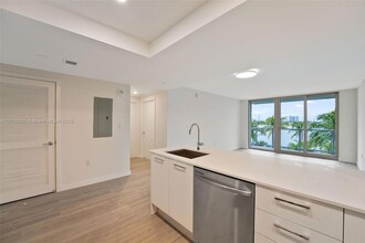 1500 Bay Rd, Unit N-0911 in Miami Beach, FL - Building Photo - Building Photo