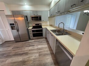 3145 Windrush Bourne in Sarasota, FL - Building Photo - Building Photo