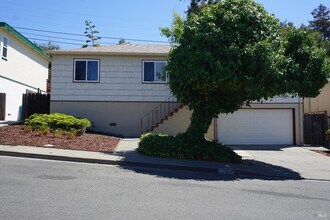 142 El Poco Pl in Vallejo, CA - Building Photo - Building Photo