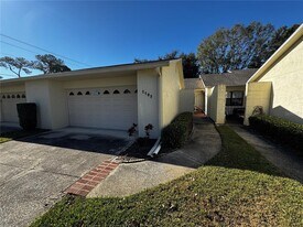 2205 Cypress Cove Dr in Tavares, FL - Building Photo