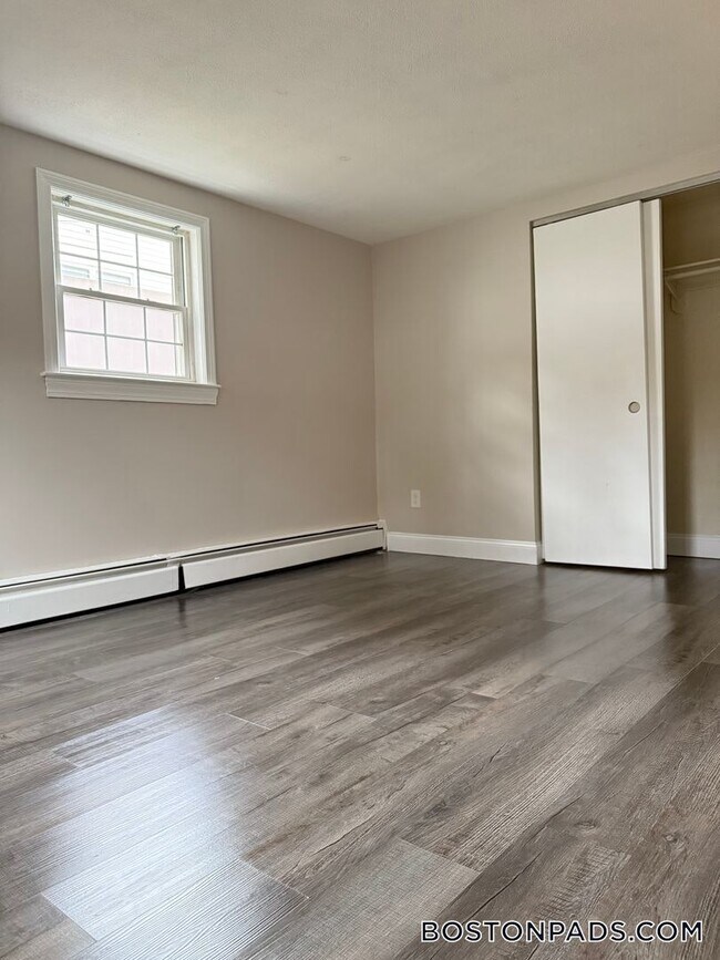 887 Varnum Ave in Lowell, MA - Building Photo - Building Photo