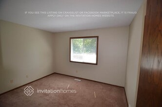 2601 E 121st St in Burnsville, MN - Foto de edificio - Building Photo