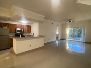 6020 W Sample Rd, Unit 204 in Coral Springs, FL - Building Photo - Building Photo