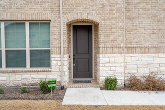 2714 Parkview Pl in Lewisville, TX - Foto de edificio - Building Photo