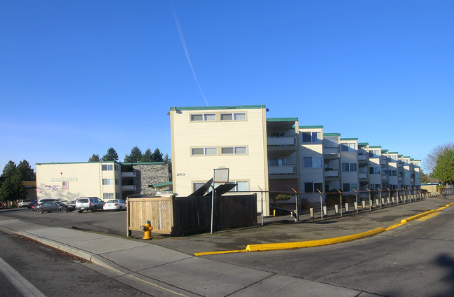 The Courtyard Apartments in Burien, WA - Foto de edificio - Building Photo