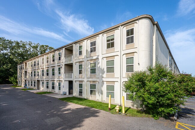 Jaguar Plaza in Baton Rouge, LA - Building Photo - Building Photo