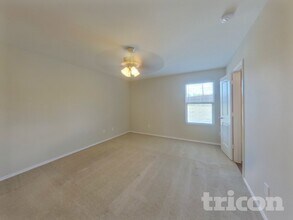 6028 Parkview Hills Ln in Fort Worth, TX - Foto de edificio - Building Photo