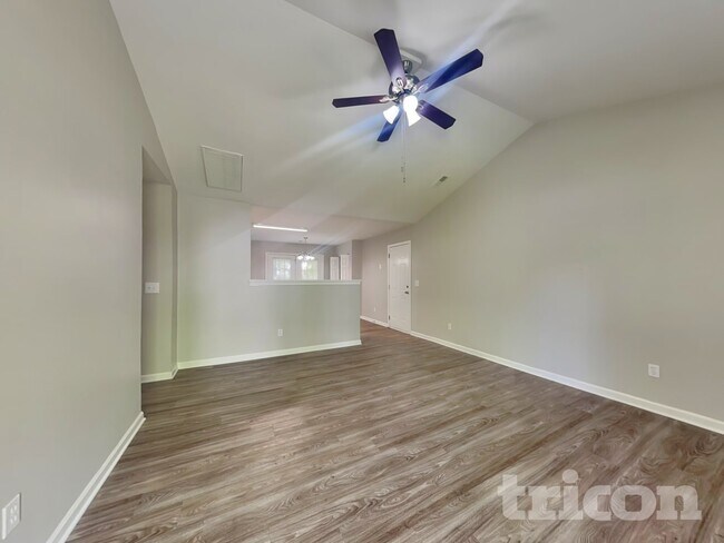 705 Continental Dr in Concord, NC - Foto de edificio - Building Photo