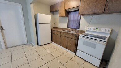 3731 Papai Dr in Sarasota, FL - Building Photo - Building Photo