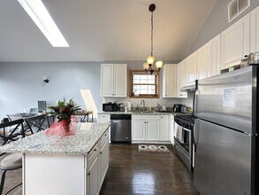 1424 W Division St, Unit G04C in Chicago, IL - Building Photo - Building Photo