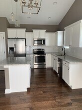 16008 Springbrook Trl in Urbandale, IA - Building Photo - Building Photo