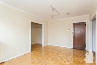 739 W Belmont Ave, Unit 409 in Chicago, IL - Building Photo - Building Photo