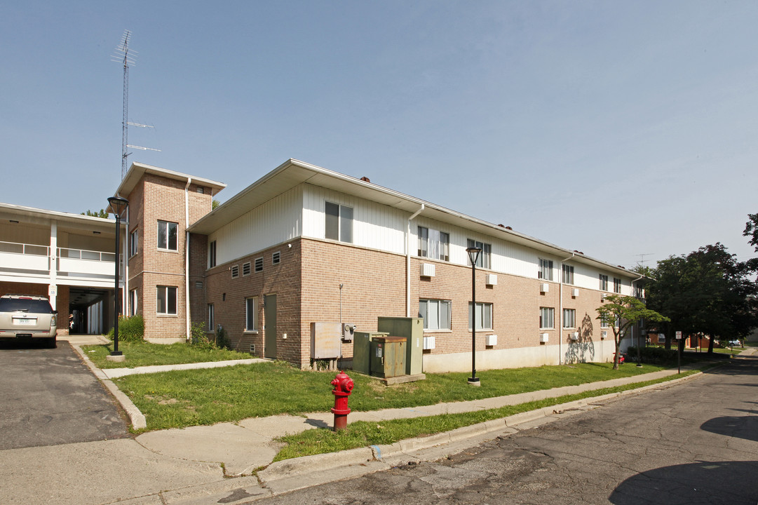 Reed Manor in Jackson, MI - Building Photo