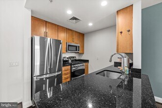 1111 Oronoco St, Unit 532 in Alexandria, VA - Foto de edificio - Building Photo