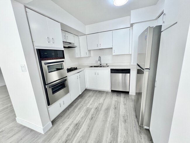 468 South Roxbury in Beverly Hills, CA - Foto de edificio - Building Photo