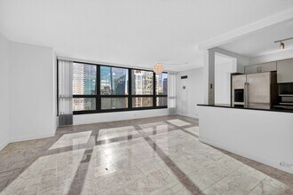 360 E Randolph St, Unit 3105 in Chicago, IL - Building Photo - Building Photo