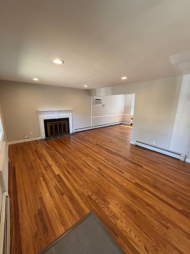 16 Spruce Pl in Ho Ho Kus, NJ - Building Photo - Building Photo