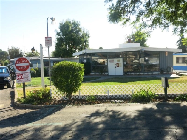 Foothill Mobile Home Park in Pomona, CA - Building Photo