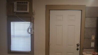 8205 Glen Shadow Dr in San Antonio, TX - Building Photo - Building Photo