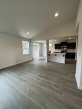 1683 Dotie Dr in Springfield, OR - Building Photo - Building Photo