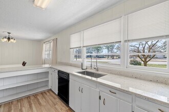 8009 Whitesburg Dr in Huntsville, AL - Building Photo - Building Photo