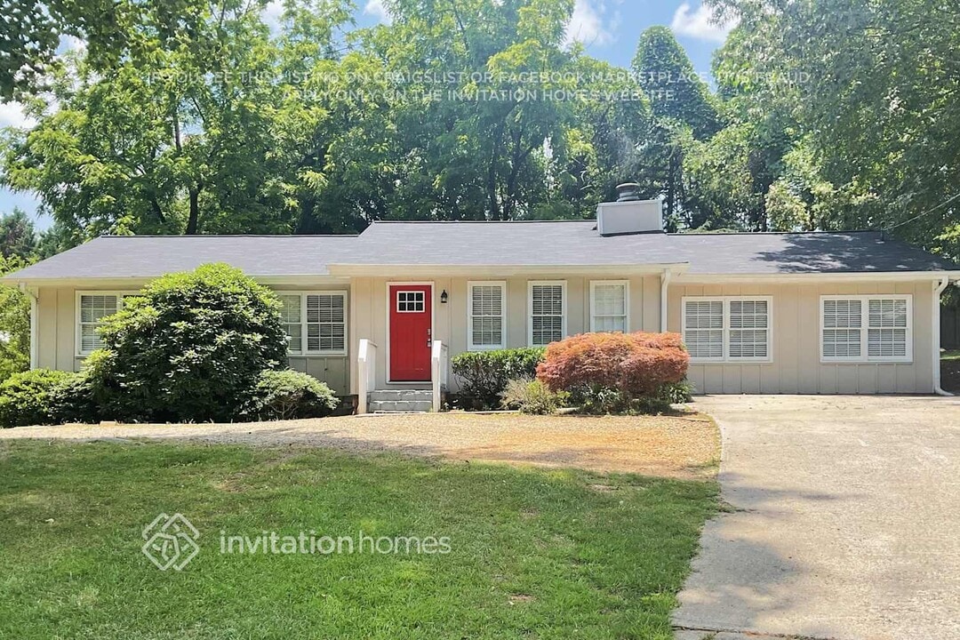 2441 Springfield Cir in Marietta, GA - Building Photo