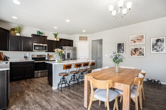6915 Mandan Dr in Colorado Springs, CO - Building Photo - Building Photo