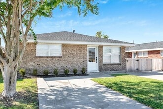 2508 Chalona Dr in Chalmette, LA - Building Photo - Building Photo