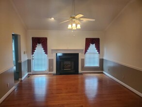 205 Village Walk E in Lumberton, NC - Building Photo - Building Photo