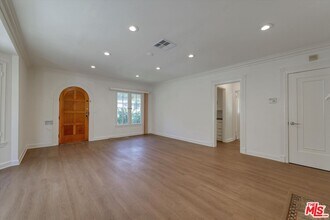 859 Le Doux Rd in Los Angeles, CA - Building Photo - Building Photo